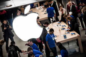 Известный рейдер Карл Айкан покупает акции корпорации Apple