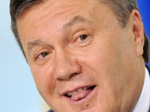 Янукович не согласен со спорами о выборе союза для вступления