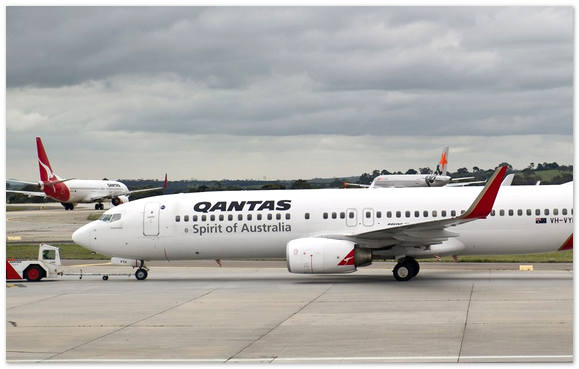 Акции австралийского авиаперевозчика Qantas обесценились на 15%