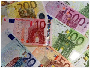 Официальный курс евро к рублю превысил исторический максимум