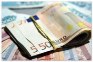 Курс евро вырос на 66 копеек, установив новый рекорд