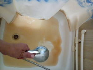 В ульяновской областной клинической больнице из кранов идет желтая вода