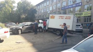 В Самаре на улице Чернореченской произошло ДТП с пятью машинами
