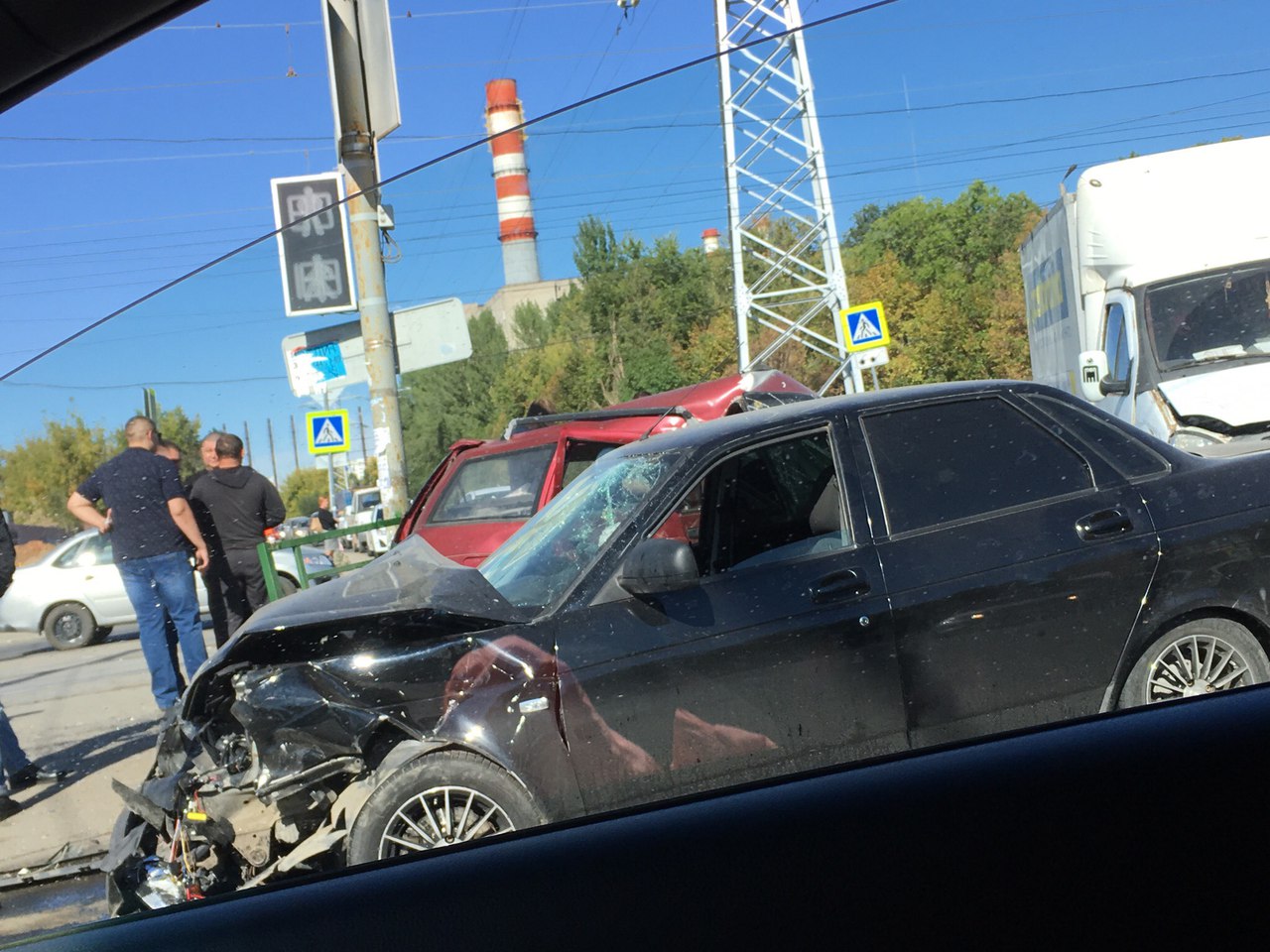 В Самаре на пересечении Антонова-Овсеенко и Карбышева столкнулись три автомобиля