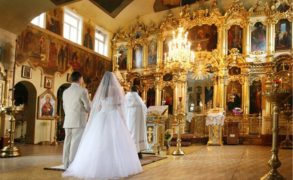 В Госдуме снова предложили уравнять венчание с браком в ЗАГСе