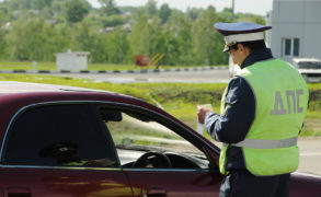В России увеличат штрафы водителям за отказ уступить дорогу пешеходам на “зебре”