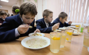 В Елабуге заработает горячая линия по вопросам школьного питания