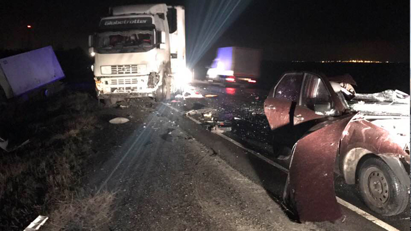 В Самарской области столкнулись четыре грузовика и легковушка