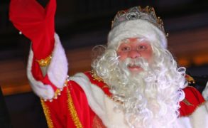 «Можно только Снегурочку»: в детских садах запрещают Дедов Морозов
