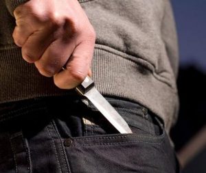 В Тольятти преступник с ножом напал на офис микрофинансовой организации