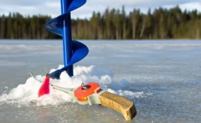 В Елабужском районе под лед провалились восемь рыбаков