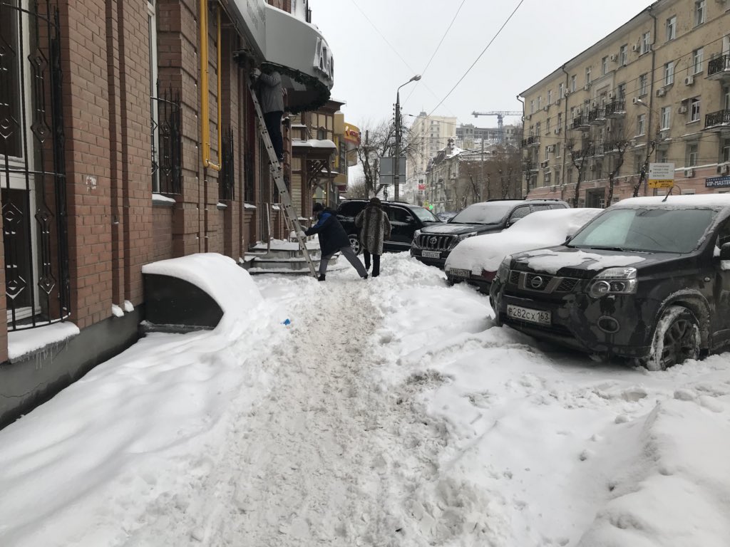 Состояние городских дорог неудовлетворительное: Дмитрий Азаров недоволен тем, как чистят снег в Самаре
