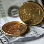 Официальный курс доллара упал на 65 коп.