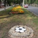 В Самаре крышки люков раскрасили под футбольные мячи
