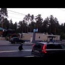 Видео: в Тольятти мужчина топором пытался стереть дорожную разметку