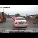 ВИДЕО: В Самаре КамАЗ чудом избежал столкновения с электричкой