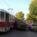 В Самаре КАМАЗ столкнулся с трамваем на пересечении Гагарина и Промышленности