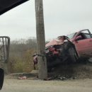 Под Самарой водитель «Lada Granta» врезался в столб и погиб