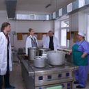 С кастрюль сняли крышки